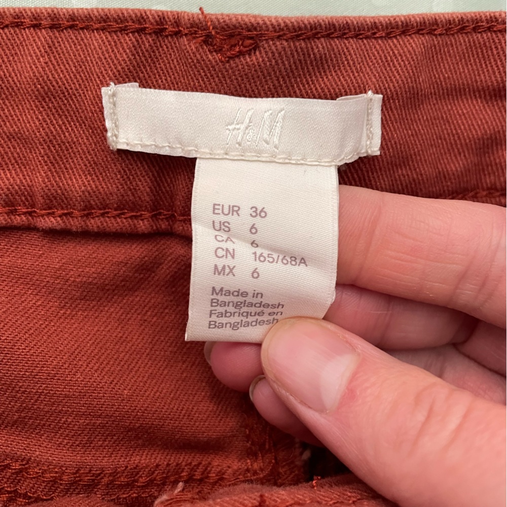 H&M Shorts - Picture 3 of 4